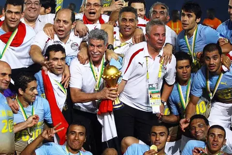 قصة بطولة.. عبقرية المعلم وجدو "البديل الذهبي" يقودان الفراعنة لحصد الثلاثية التاريخية